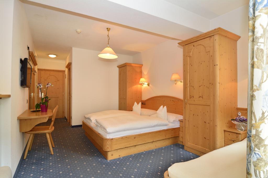 Hotel Silvana セルヴァ・ディ・ヴァル・ガルデーナ 部屋 写真